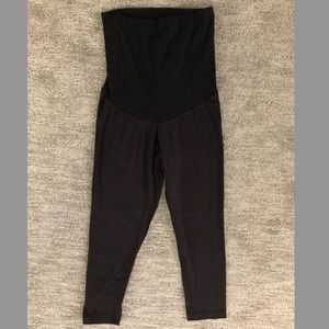 Maternity Black Capri Pants - Expandable Top - Size Small - A Pea in the Pod